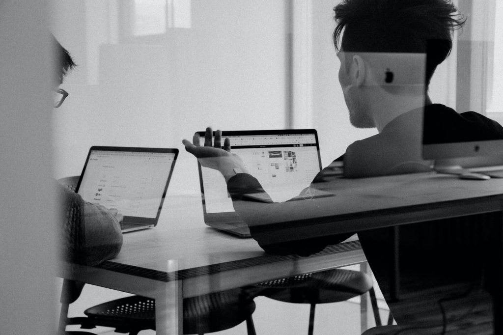 Outsourcing Software Development: Risks and Tips on How to Avoid Them 2